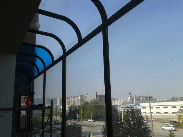 ??煙臺(tái)芝罘區(qū)泰晤士新城門頭房隔熱膜貼膜現(xiàn)場(chǎng)