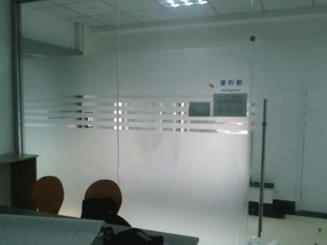煙臺(tái)開發(fā)區(qū)新專電子玻璃隔斷磨砂膜貼膜效果